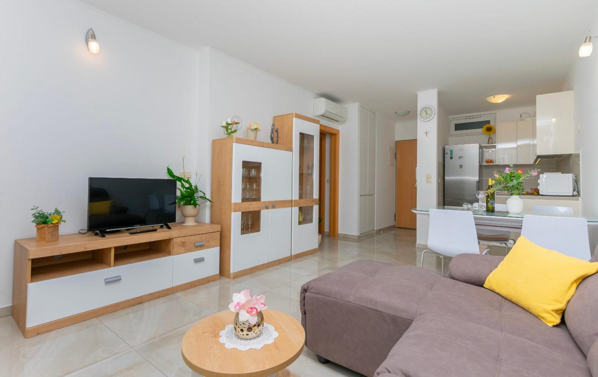 Apartment Ivanka 오미스 외부 사진